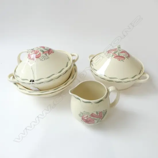 SUSIE COOPER TIGER LILY TWO LIDDED TUREENS, TWO SERVING BOWLS & JUG