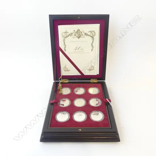 QEII 40th Anniv. 1993 18 SILVER CROWN COIN COLLECTION in fancy wood case + booklets approx. 30gms ea.