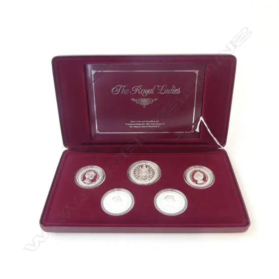 AUSTRALIAN SILVER 1 MEDALLION & 4 COIN BOXED SET 'THE ROYAL LADIES' 184gms