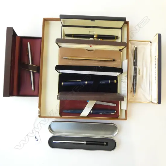 TRAY OF 7 BOXED COLLECTORS PENS PARKER ETC