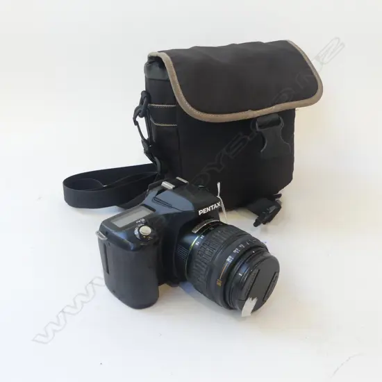 USED PENTAX ZOOM CAMERA & BAG 