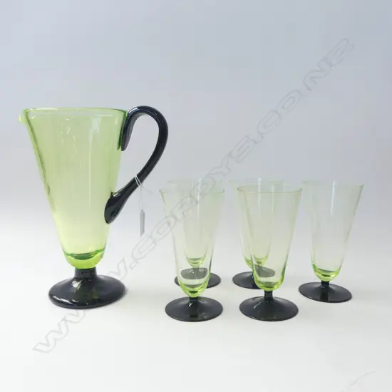 YELLOW/BLACK ART GLASS JUG w. 5 GLASSES (tiny chip to 1 glass)