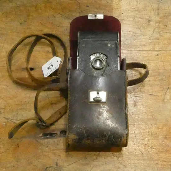 VINTAGE VP AUTOGRAPHIC LEATHER CASED CAMERA