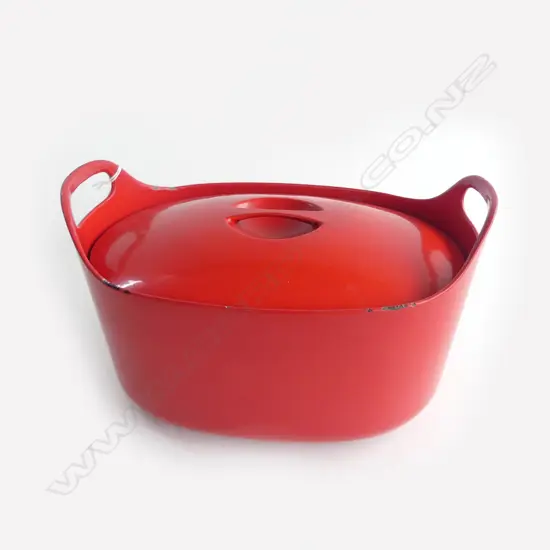 CAST IRON & ENAMEL LIDDE CASSEROLE POT SOME WEAR L300MM