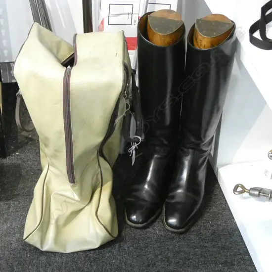 PR VINTAGE BLACK LEATHER RIDING BOOTS w. BOOT TREES IN CARRY CASE