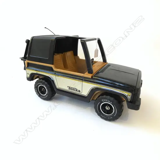 VINTAGE TOY TONKA JEEP + ACCESSORIES