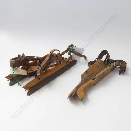 2 PRs NEDERLANDS ICE SKATES L.330mm