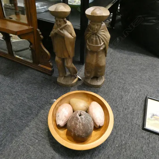 PR CARVED WOOD FIGURES H400MM WOOD BOWL DIA270 & 4WOOD & CERAMIC FRUIT H130MM