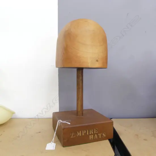VINTAGE WOODEN HATBLOCK