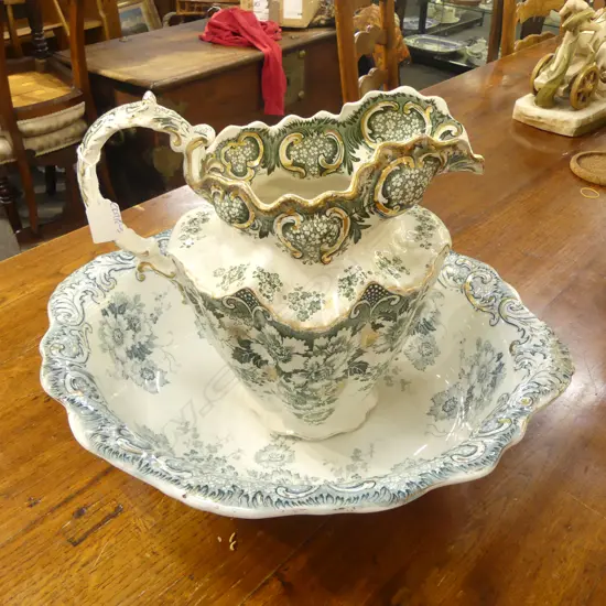 LARGE WATER JUG & BASIN (FAULTS)