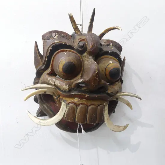 VINTAGE INDONESION WALL MASK WITH BOAR TUSKS H240MM