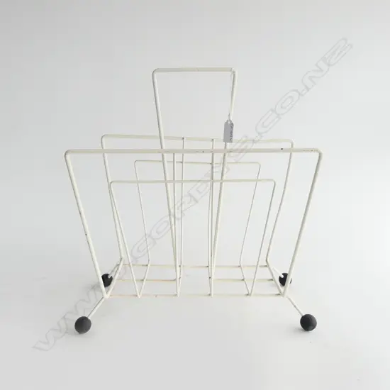 VINTAGE WHITE METAL WIRE MAGAZINE RACK H.395mm