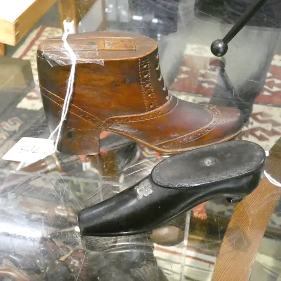 VICT WOOD SHOE VESTA & SHOE SNUFF BOX L110MM