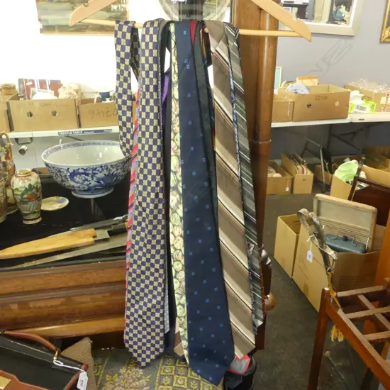 20 PLUS COLLECTION SILK & VINTAGE TIES ITALIAN ETC L140