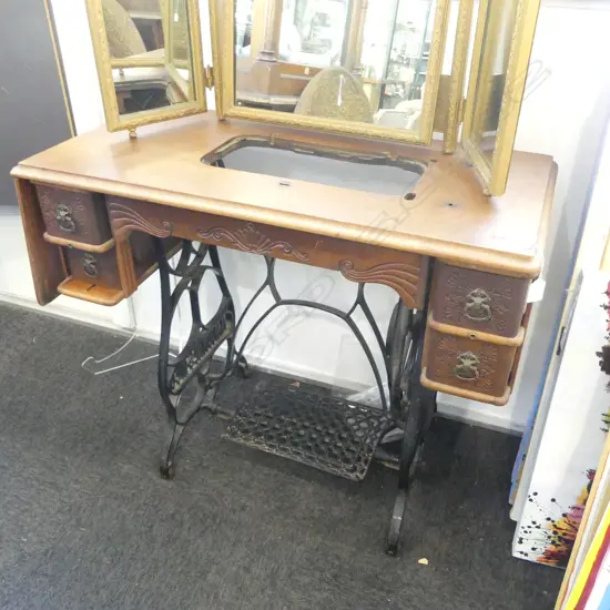 OLD SINGER SEWING MACHINE TREADLE 880 X 430 X 740mm