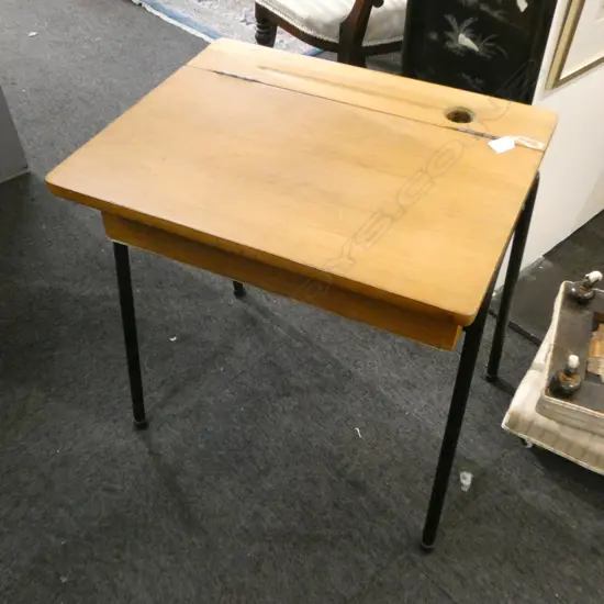 VINTAGE KAURI SCHOOL DESK w. HINGED TOP 600x580x640mm