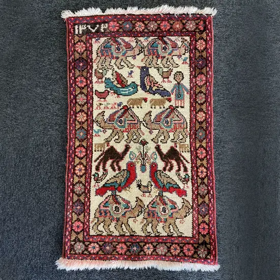 SM PERSIAN PICTORIAL RUG, DEPCTING ANIMALS & FIGURES, 880 x 520mm