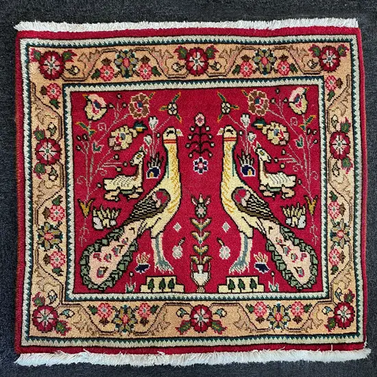 SM PERSIAN PICTORIAL RUG, DEPCTING PEACOCKS, 860 x 820mm