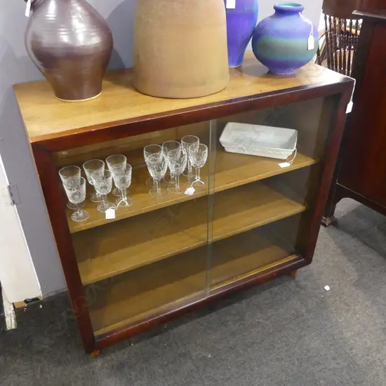 MAHOGANY DISPLAY CABINET 910x395x865mm