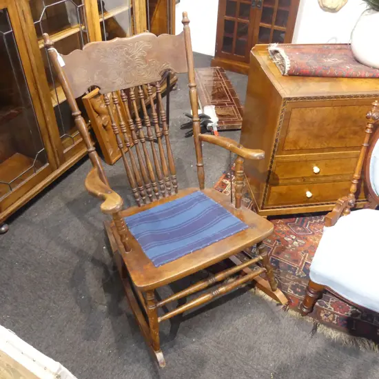 SPINDLE BACK ROCKING CHAIR