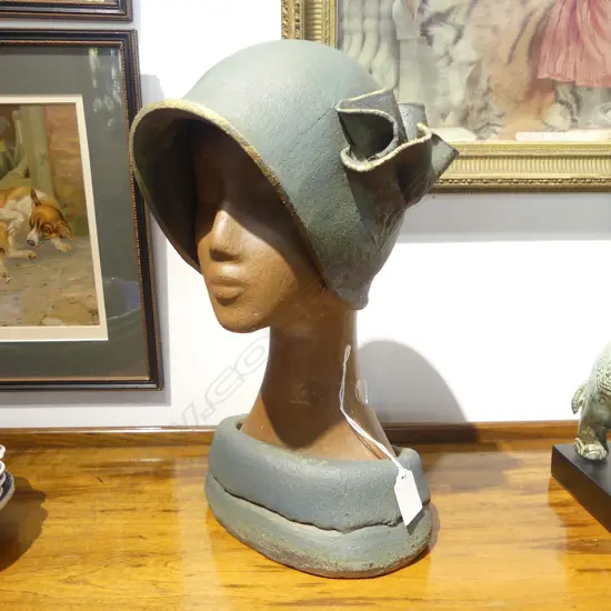 ZENKALI AUSTRALIA POTTERY BUST LADY IN CLOCHE HAT H.340mm HAT REPAIRED