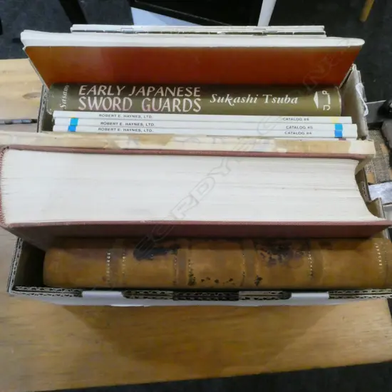 COLLECTION OF REF BOOKS & MAGS ON JAPANESE SWORDS & ART