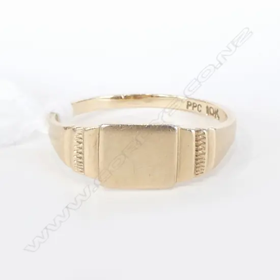 10ct GOLD CHILDS SIGNET RING, 1.0grm size H