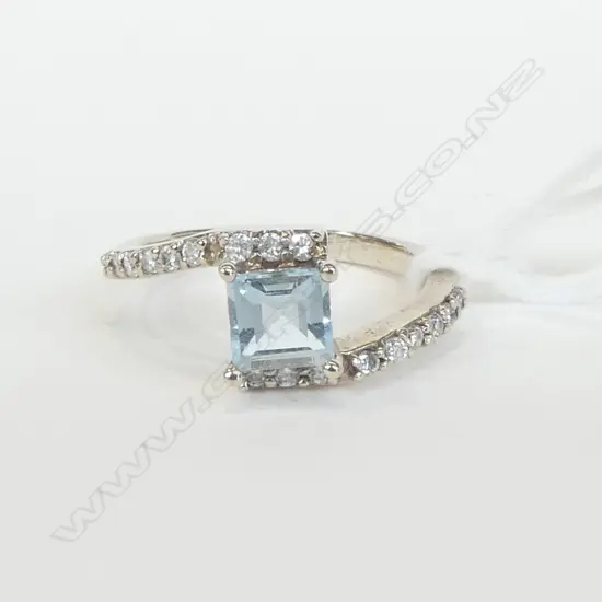 14CT WG AQUAMARINE  & DIAMOND DRESS RING, 2.9grms SIZE L