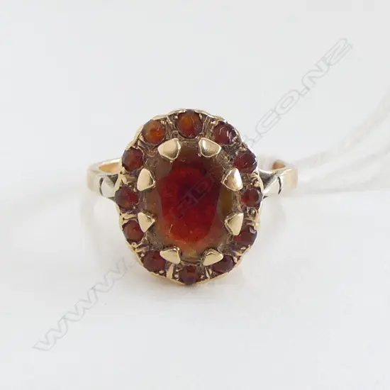 9ct GOLD & GARNET CLUSTER VINTAGE RING 3.8gms SIZE M1/2