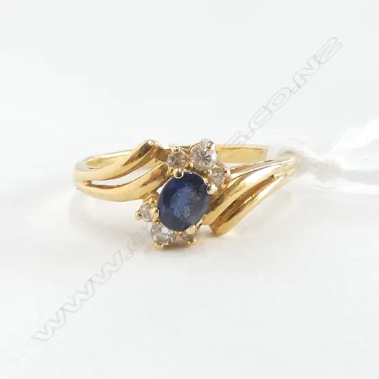 18ct GOLD SAPPHIRE & 6 DIAMOND RING 2.64gms SIZE M