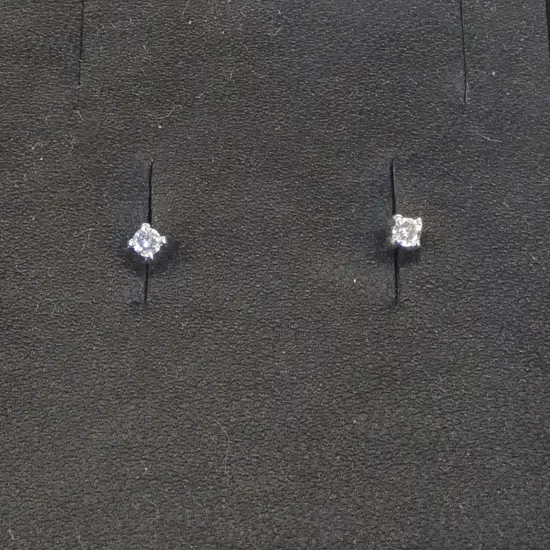 9ct WHITE GOLD DIAMOND SOLITAIRE STUD EARRINGS TDW 0.10ct