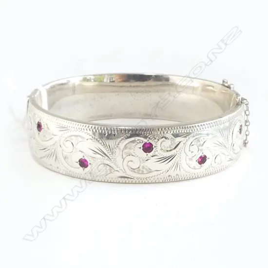 HOLLOW SILVER HINGED BANGLE, ENGRAVED & SET w 5 RED STONES, safety chain, stamped H&S, 22.8gm