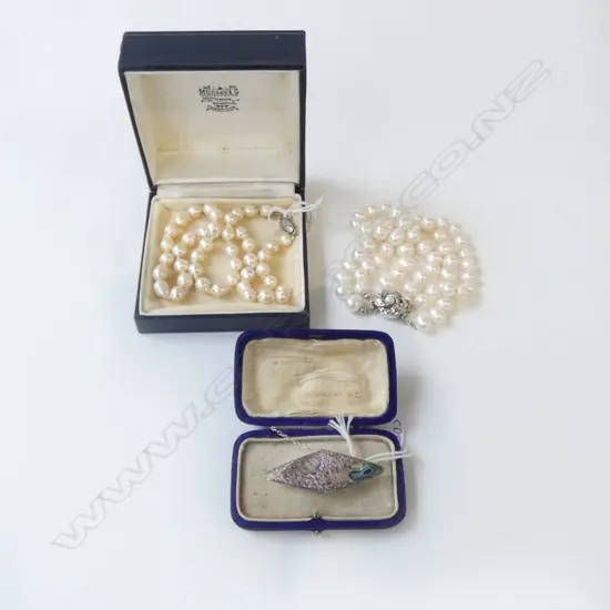 TRIPLE BRACELET F/W PEARL BRACELET, BAROQUE CULTURED PEARL NECKLACE L.215mm + SILVER & ABALONE SHELL BROOCH