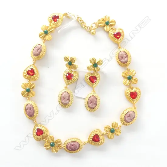 COSTUME SET; NECKLACE & PR DROP EARRINGS, L.40cm