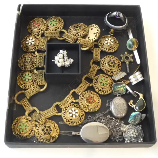 ASST. JEWELLERY; GOLD METAL NECKLACE, KIWI BROOCH, 3 SILVER PENDANT NECKLACES (2 LOCKETS), 2 RINGS, 2 PRS CUFFLINKS ETC