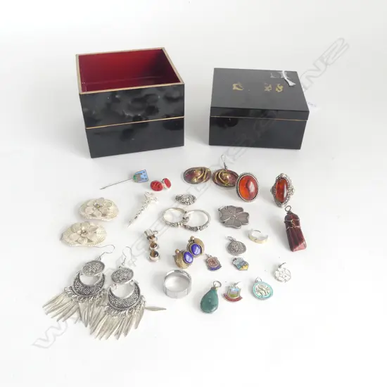 ASST. JEWELLERY, SOME STG, IN 4 PART LAQUER CONTAINER