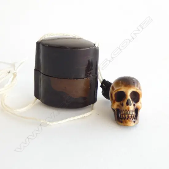 LACQUER INRO w. GEISHA MAKEUP & CARVED BONE SKULL NETSUKE, SIGNED