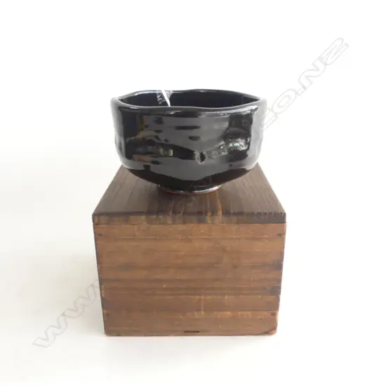 JAPANESE OBSIDIAN GLAZE TEA BOWL in original box Dia.122mm