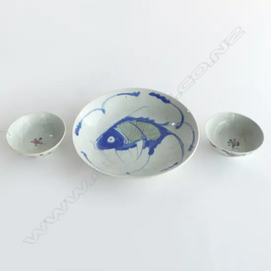3 CHINESE PORCELAIN BOWLS: large fish decorated Dia,225mm + 2 small famille rose bowls