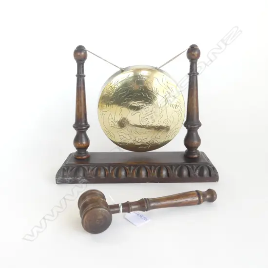 CARVED OAK DINNER GONG W.295mm