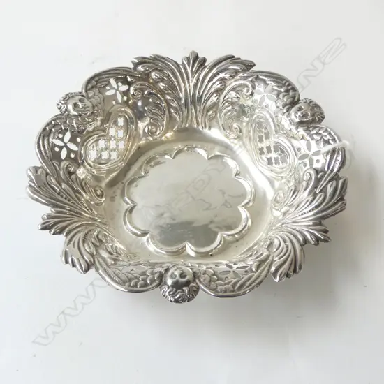 STG SILVER ‘ANGELS’ BONBON DISH, BIRMINGHAM 1904, D.110MM