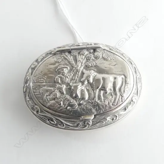COUNTRY SCENE SILVER SNUFF BOX  23G