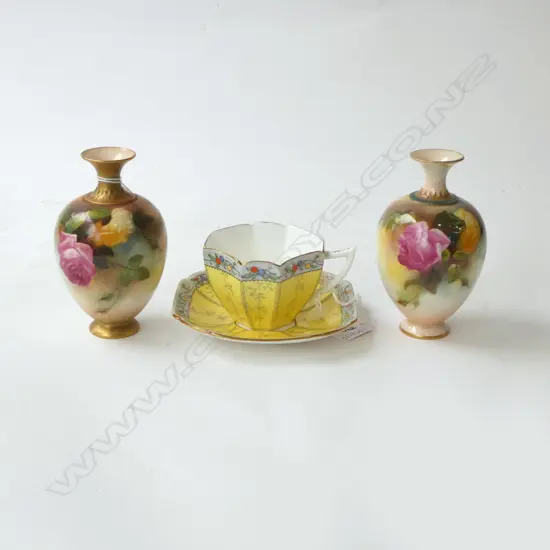 PR ROYAL WORCESTER HAND PAINTED VASES H.130mm (rim repaired) + SHELLEY C/S