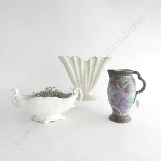 2 WHITE VASES 1 BESWICK H.225mm + ENGLISH JUG spout chip