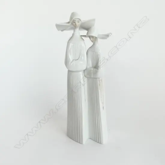 LLADRO NUNS FIGURINE #4611 H.330mm