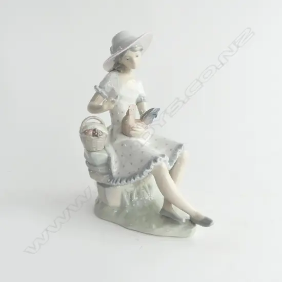 PORC FIGURE GIRL WITH HEN H240MM