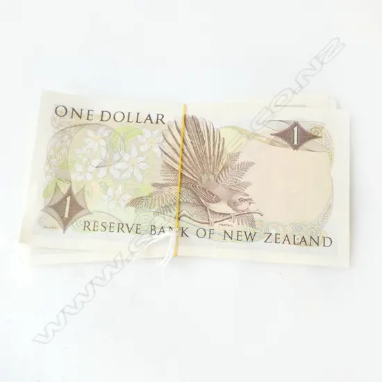 11 NZ $1 BANK NOTES (WILKS) 3 CONSECUTIVE RUNS (4.4.3)