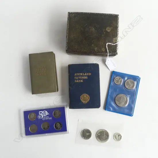 3 AMERICAN COIN SETS, 2 SAVING BANKS, METAL BOX W.145mm