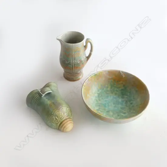 BESWICK WALL POCKET L190MM BOWL DIA230MM & JUG H190MM