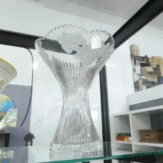 LARGE FLARED CRYSTAL VASE cut & engraved decoration H.300mm